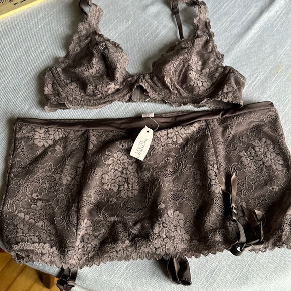 Victoria's Secret angels BRA PANTY SET ANGELS Red Lace 36B AND Large - Picture 1 of 11